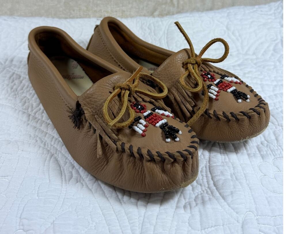 Minnetonka Women's 9 Tan Deerskin Leather Beaded Moccasin Loafers Boho Casual